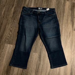 NWOT! Lee dark wash mid rise Capri